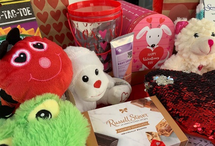 HOSPICE OF DAVIDSON COUNTY SPREADS VALENTINE’S DAY CHEER